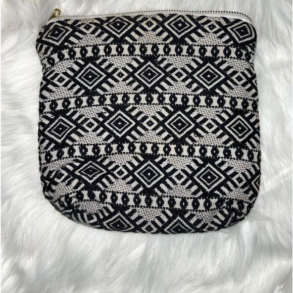 BlackĀ &āWhiteāCottonāPatternāCosmeticāBag - Picture 2 of 4